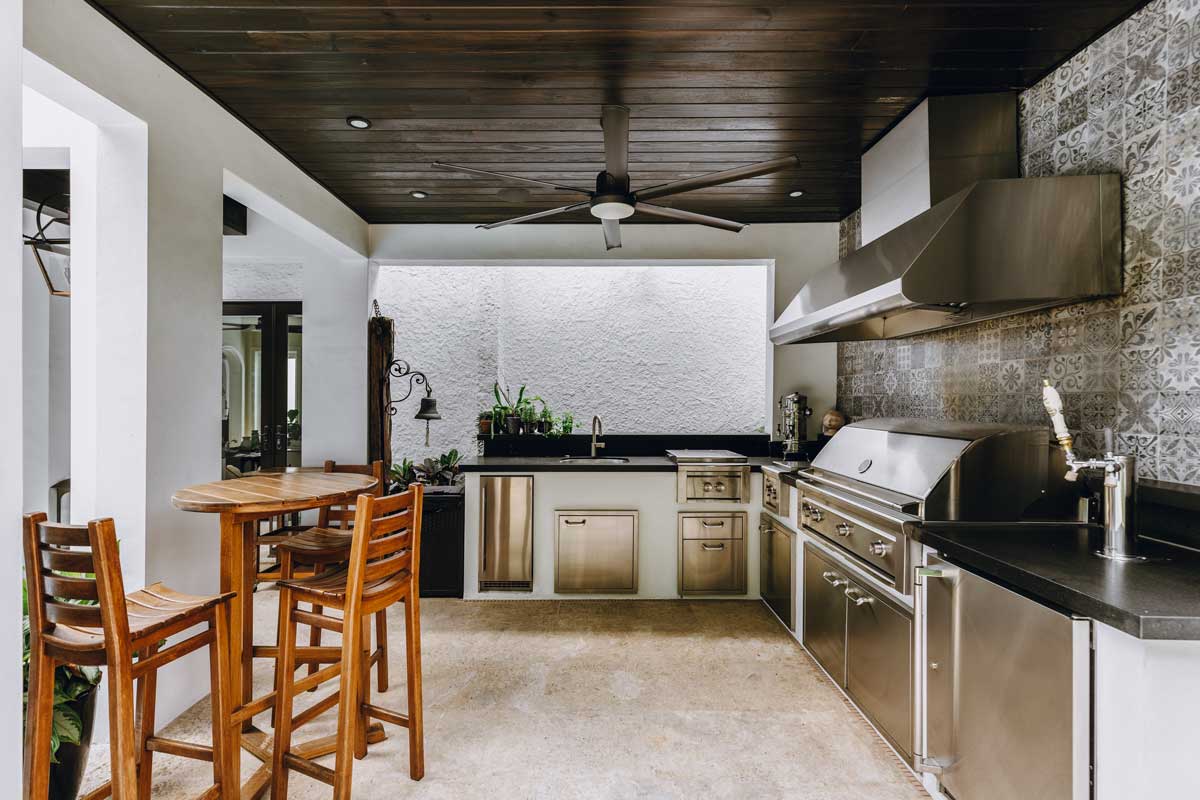 Cozy kitchen featuring a bar area and a ceiling fan, perfect for outdoor kitchens and entertaining guests